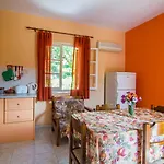 Andrikos Apartment *